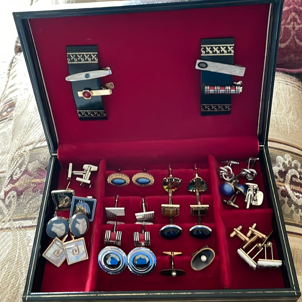 This is a lot of 17 man antique  cufflinks and 5 tie pins  including the case
